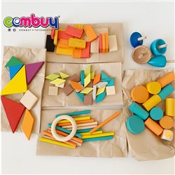 CB837592 - 24 wooden building blocks