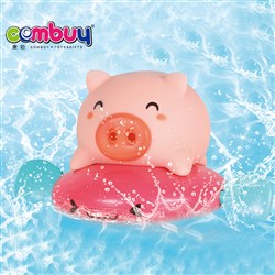 CB903968 - Piggy in the water